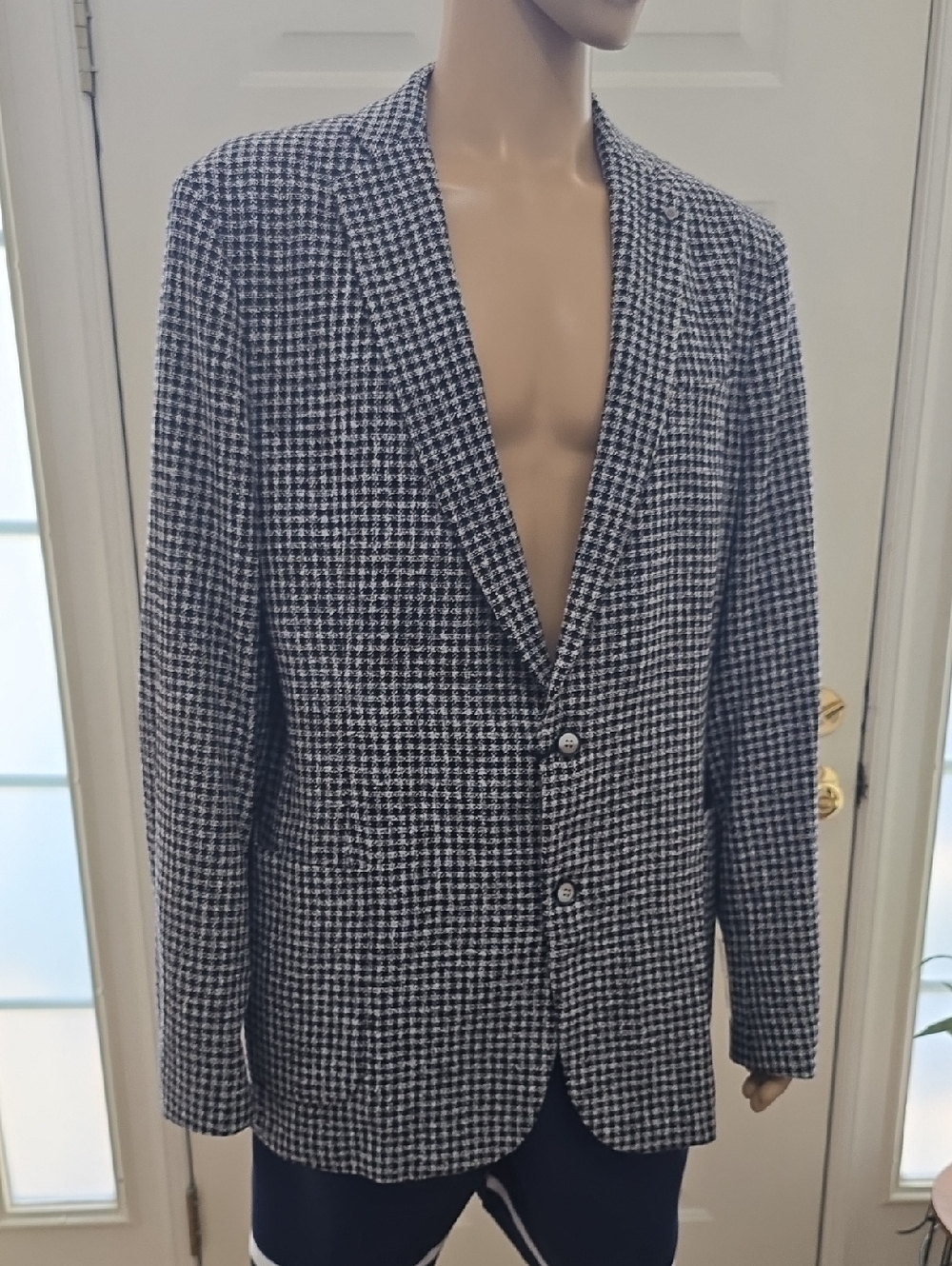 STAFFORD BRAND MEN'S BLUE AND WHITE CHECKERED SPORT JACKET REGULAR FIT SIZE 46L